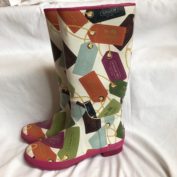 luggage tags boots